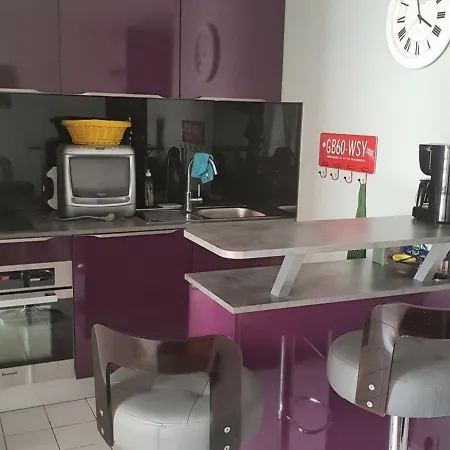 Climatise, 4 Couchages, 1 + Cabine, Parking - Fr-1-388-148 *